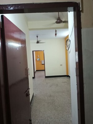Room in 2 BHK Apartment at Thiruvanmiyur – for Rent