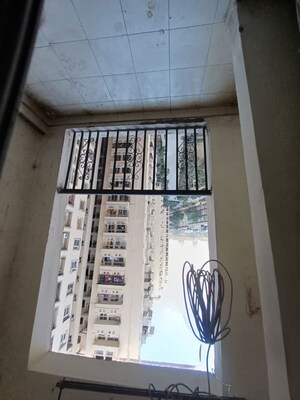 Furnished Amenities in 2 BHK Apartment at Amrapali Silicon City, Sector 76 – for Sale