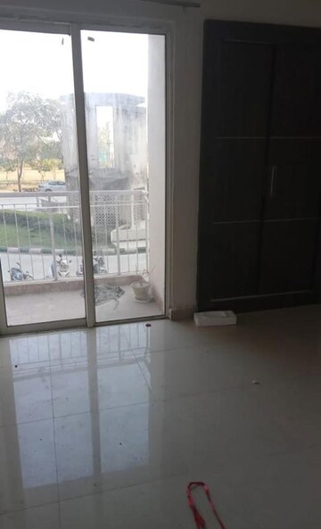 Room in 2 BHK Apartment at Paras Tierea, Sector 137 – for Rent