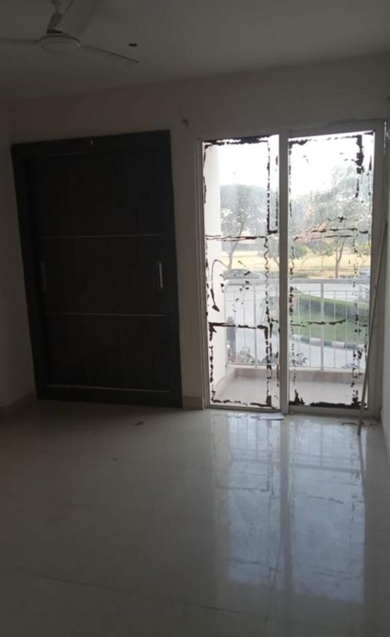 Room, paras-tierea 2 Bedroom 1025 Sq.Ft. Apartment In Sector 137 Noida 9693026