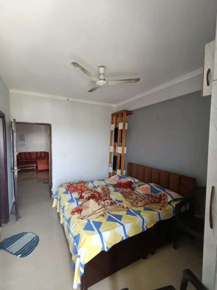 Bedroom, west patel nagar 3 Bedroom 260 Sq.Yd. Builder Floor In West Patel Nagar Delhi 9693331