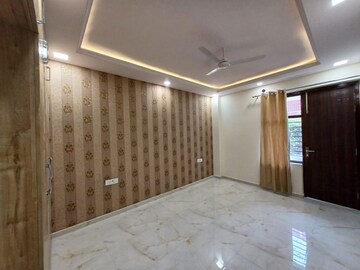 Bedroom in 3 BHK Builder Floor at Rps Palms, Sector 88 – for Sale