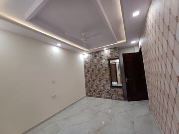 Room in 3 BHK Builder Floor at Rps Palms, Sector 88 – for Sale