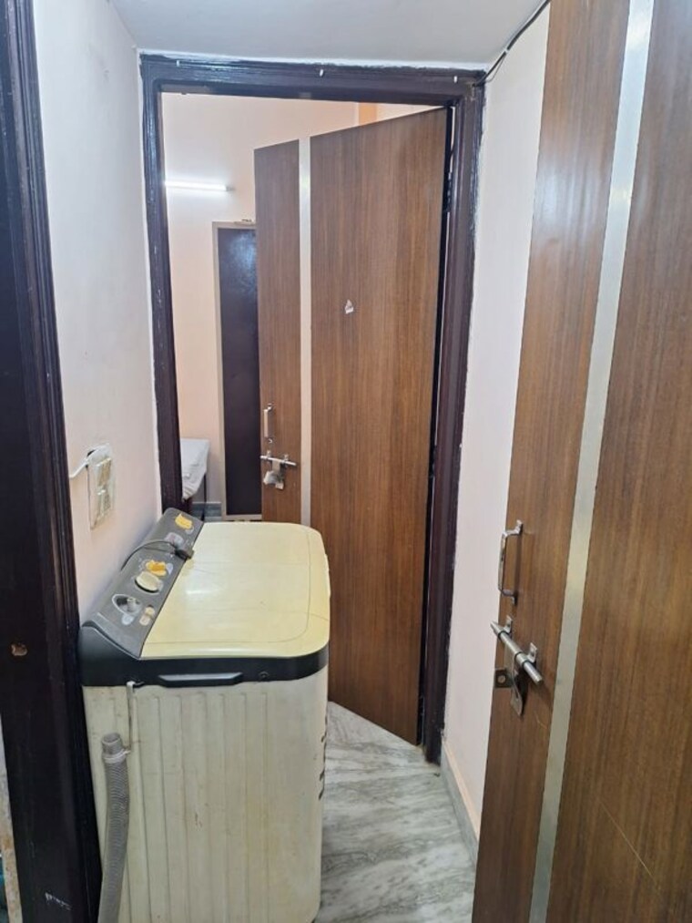 Bathroom, rohini sector 8 1 Bedroom 350 Sq.Ft. Builder Floor In Rohini Sector 8 Delhi 9688116