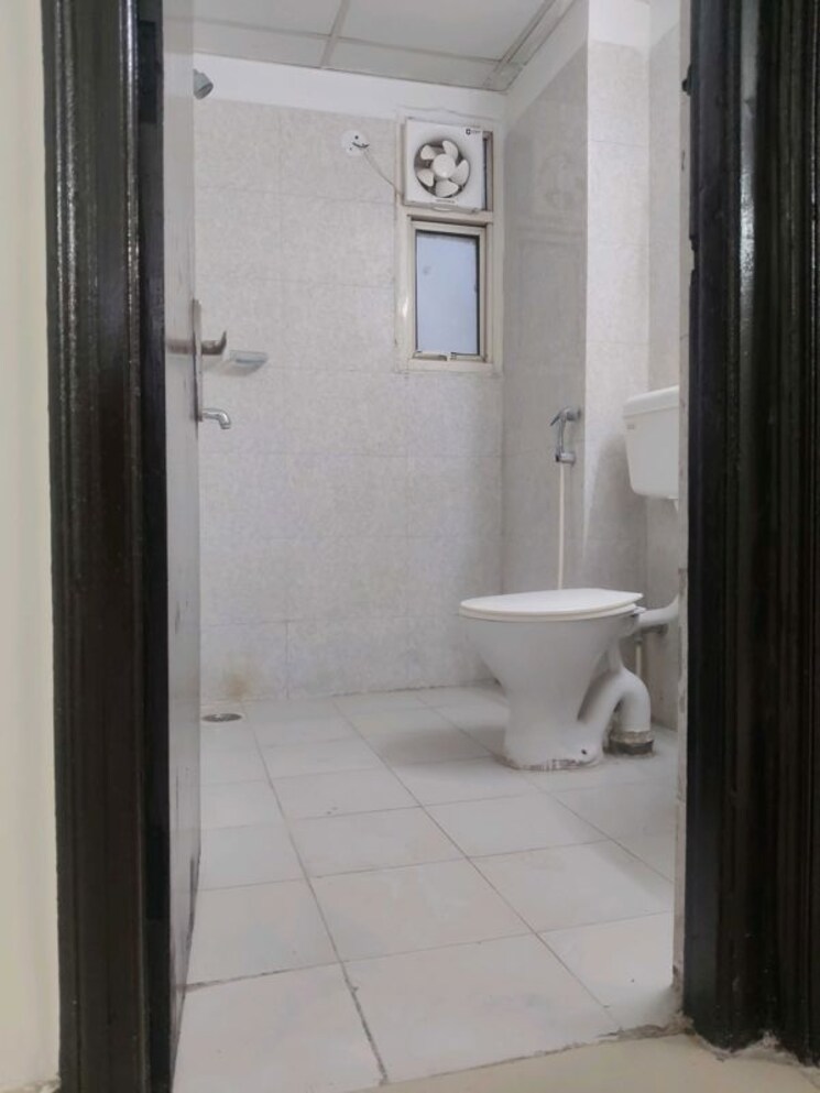 Bathroom, panchsheel-greens-ii 2 Bedroom 915 Sq.Ft. Apartment In Sector 16 Greater Noida Greater Noida 9693851