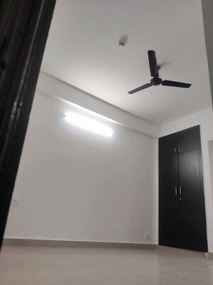 Room in 2 BHK Apartment at Panchsheel Greens II, Sector 16 Greater Noida – for Sale