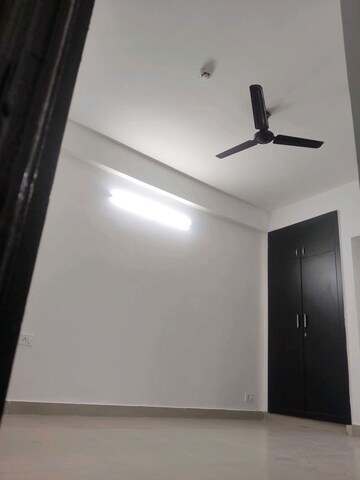 Room in 2 BHK Apartment at Panchsheel Greens II, Sector 16 Greater Noida – for Sale