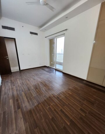 Room in 2 BHK Apartment at Supertech Supernova Nova Residences, Sector 94 – for Rent