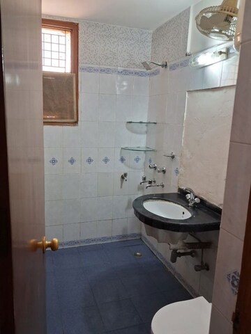 Bathroom in 3 BHK Builder Floor at Uppal Southend, Sector 49 – for Rent