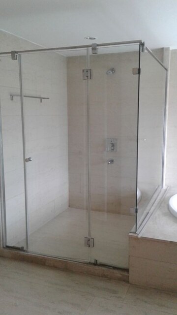 Bathroom in 4 BHK Apartment at DLF The Belaire, Sector 54 – for Rent