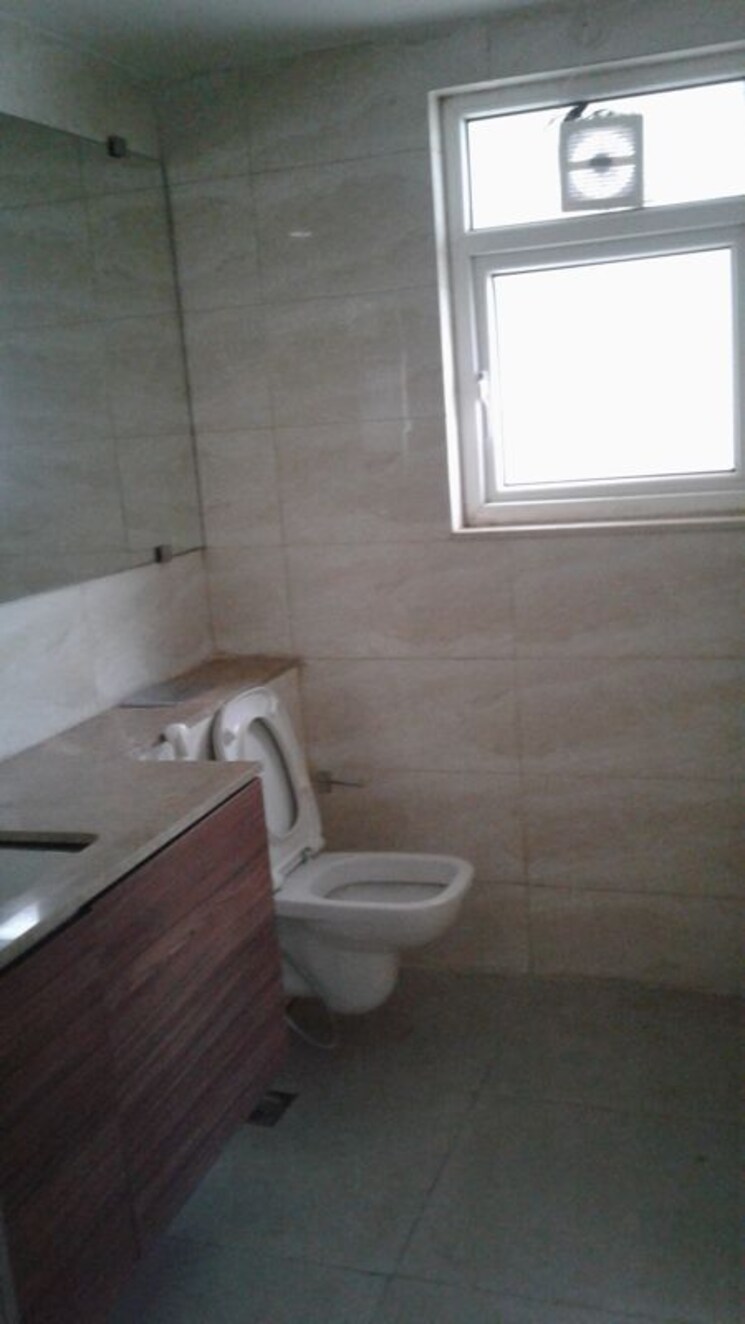 Bathroom, dlf-the-belaire 4 Bedroom 3000 Sq.Ft. Apartment In Sector 54 Gurgaon 9694139