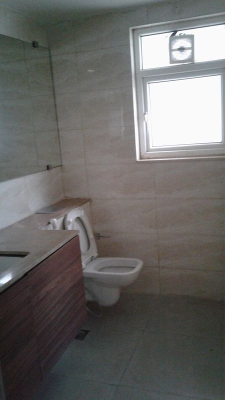 Bathroom, dlf-the-belaire 4 Bedroom 3000 Sq.Ft. Apartment In Sector 54 Gurgaon 9694139