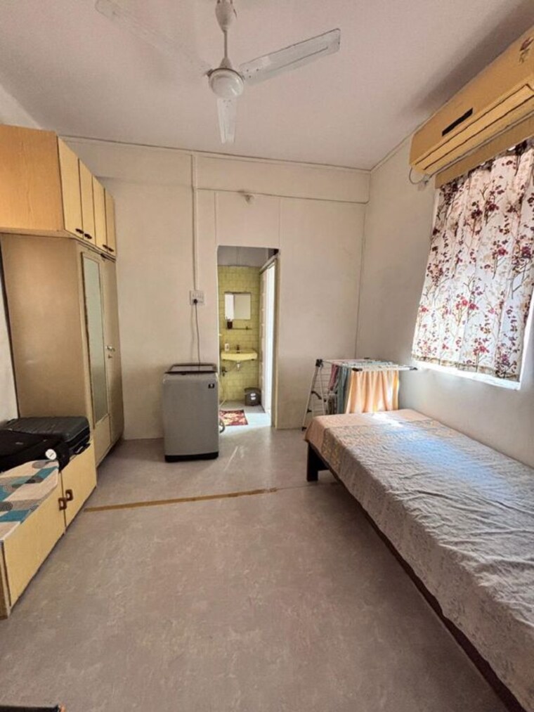 Bedroom, bandra west 1 Bedroom 500 Sq.Ft. Apartment In Bandra West Mumbai 9694700