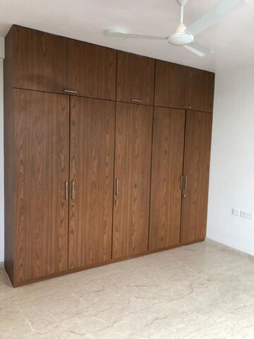 Room in 3 BHK Apartment at Oberoi Realty Esquire, Goregaon East – for Rent