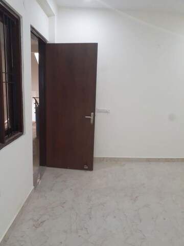 Room in 2 BHK Independent House at Sector 10a – for Rent