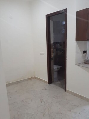 Room in 2 BHK Independent House at Sector 10a – for Rent