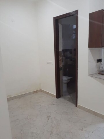 Room in 2 BHK Independent House at Sector 10a – for Rent
