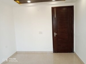 Room in 3 BHK Builder Floor at Amolik Residency, Sector 86 – for Sale
