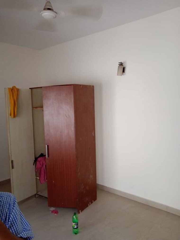 Room, sector 10a 2 Bedroom 1426 Sq.Ft. Independent House In Sector 10a Gurgaon 9695030
