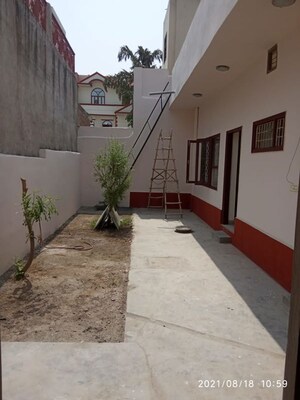 Balcony in 2 BHK Independent House at Sector 10a – for Rent