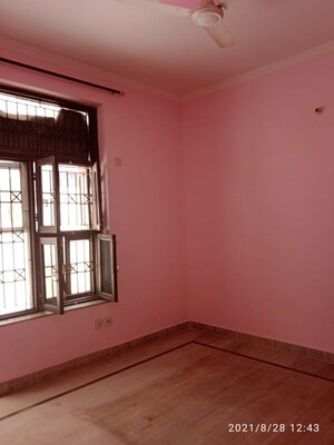 Room in 2 BHK Independent House at Sector 10a – for Rent