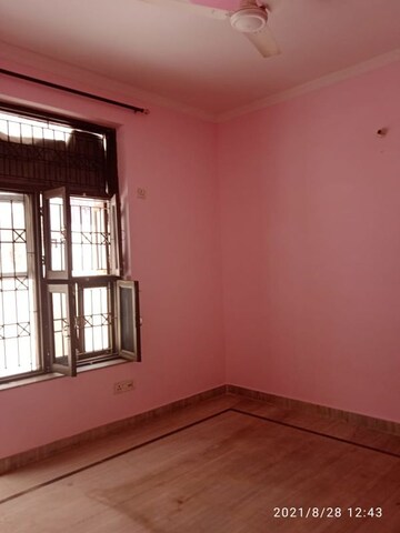 Room in 2 BHK Independent House at Sector 10a – for Rent