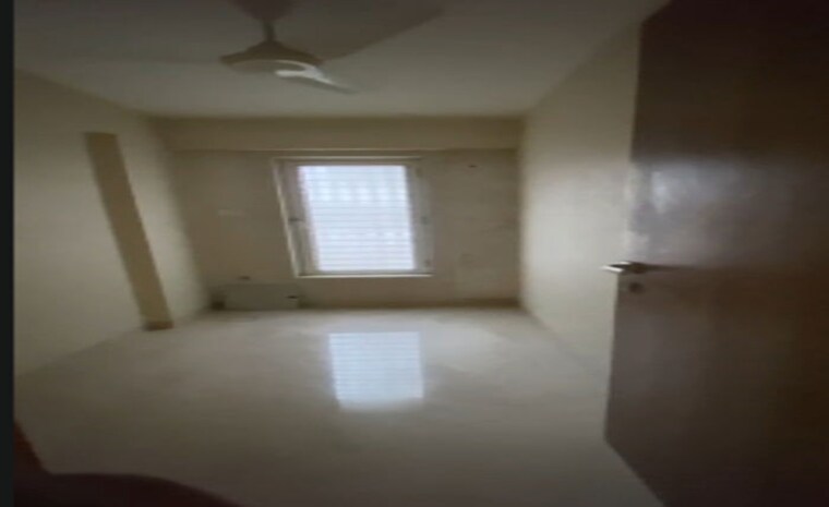 Room, kandivali west 3 Bedroom 998 Sq.Ft. Apartment In Kandivali West Mumbai 9695326