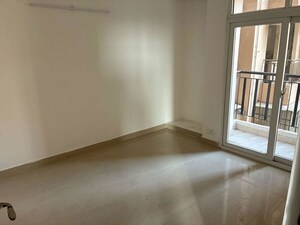 Room in 3 BHK Apartment at Amrapali Princely Estate, Sector 76 – for Sale