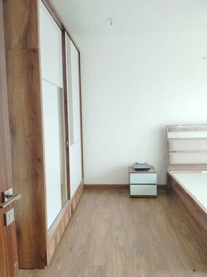 Room in 2 BHK Apartment at Piramal Revanta Tower 2, Mulund West – for Sale