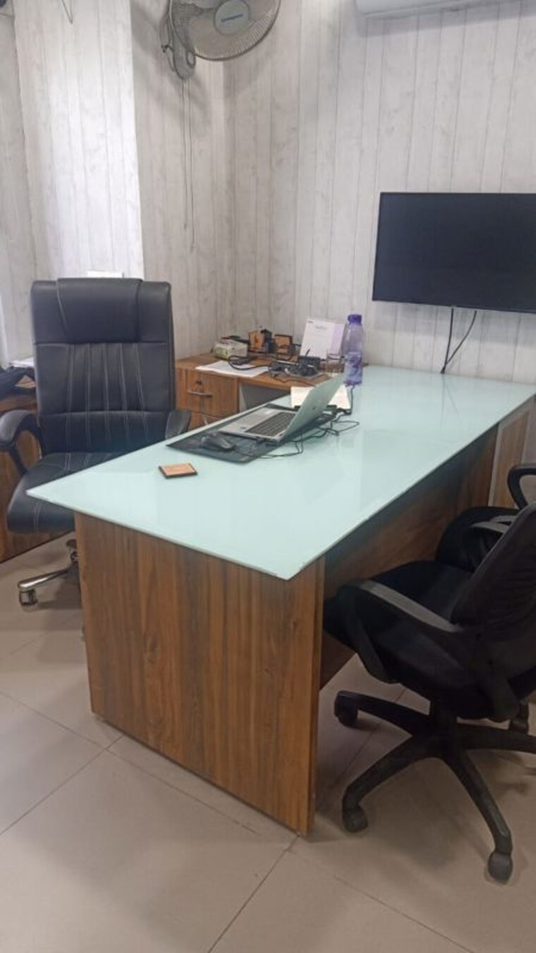 Kitchen, motia-citi-royal-business-park Commercial Office Space 1360 Sq.Ft. In Ambala Highway Zirakpur 9695431