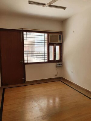 Room in 2 BHK Independent House at Sector 10a – for Rent