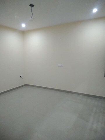 Room in 2 BHK Independent House at Sector 10a – for Rent