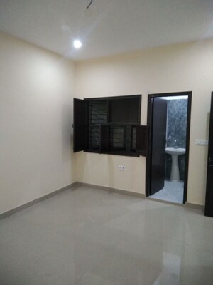 Room in 2 BHK Independent House at Sector 10a – for Rent