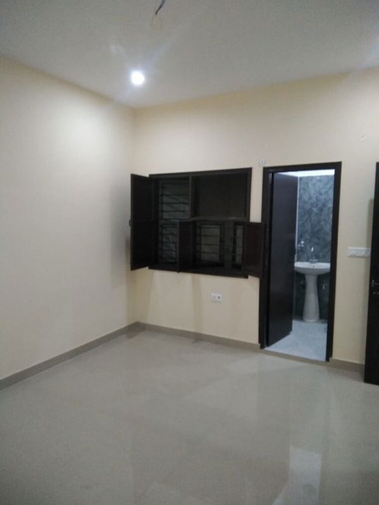 Room, sector 10a 2 Bedroom 1727 Sq.Ft. Independent House In Sector 10a Gurgaon 9695762