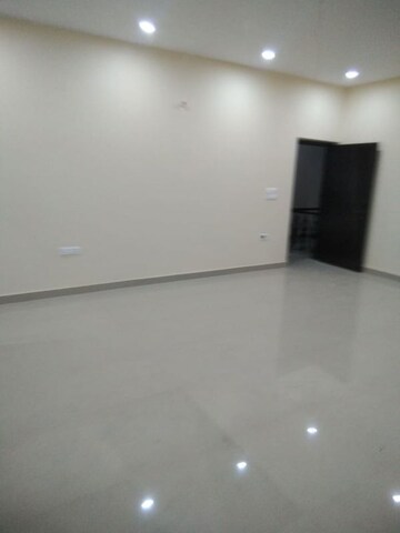 Room in 2 BHK Independent House at Sector 10a – for Rent