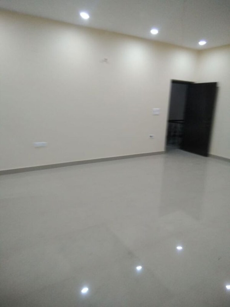 Room, sector 10a 2 Bedroom 1727 Sq.Ft. Independent House In Sector 10a Gurgaon 9695762