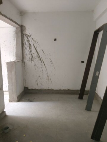 Room in 2.5 BHK Apartment at One OAK Natura, Sushant Golf City – for Sale