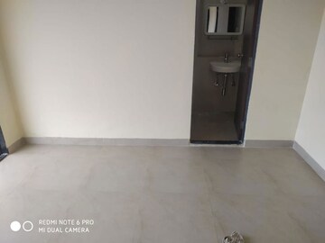 Room in 1 BHK Apartment at Conwood Astoria, Goregaon East – for Rent