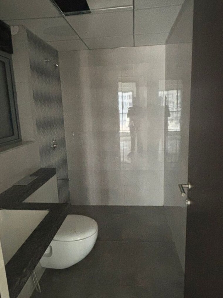 Bathroom, kalpataru-elitus 2 Bedroom 802 Sq.Ft. Apartment In Mulund West Mumbai 9695817