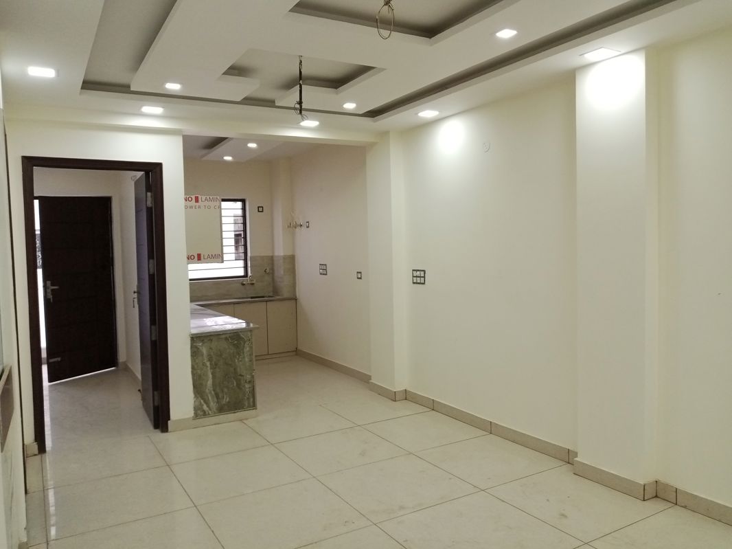 3 BHK + Servant Room 155 Sq.Yd. Builder Floor in Puri Kohinoor