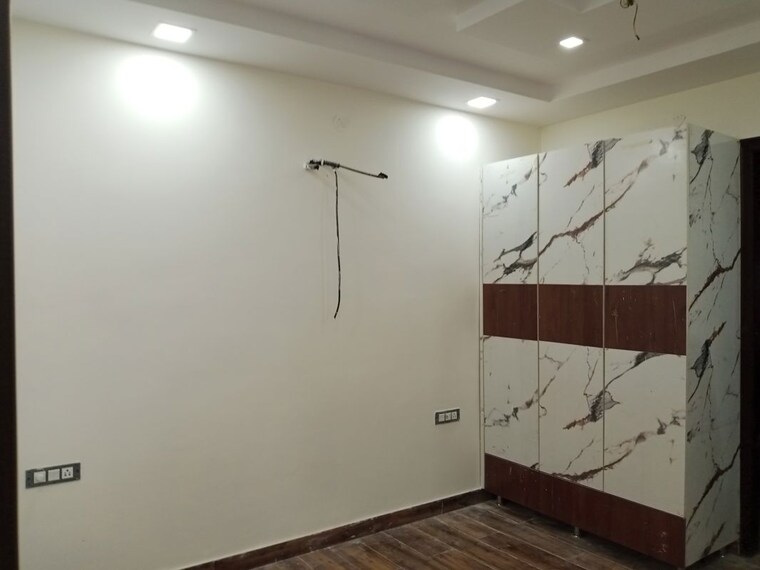Room, puri-kohinoor 3 Bedroom 155 Sq.Yd. Builder Floor In Sector 89 Faridabad 9599414