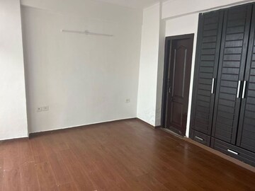 Room in 2 BHK Apartment at Amrapali Zodiac, Sector 120 – for Sale