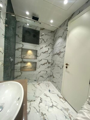 Bathroom in 3 BHK Builder Floor at BPTP Parkland Pride, Sector 77 – for Sale