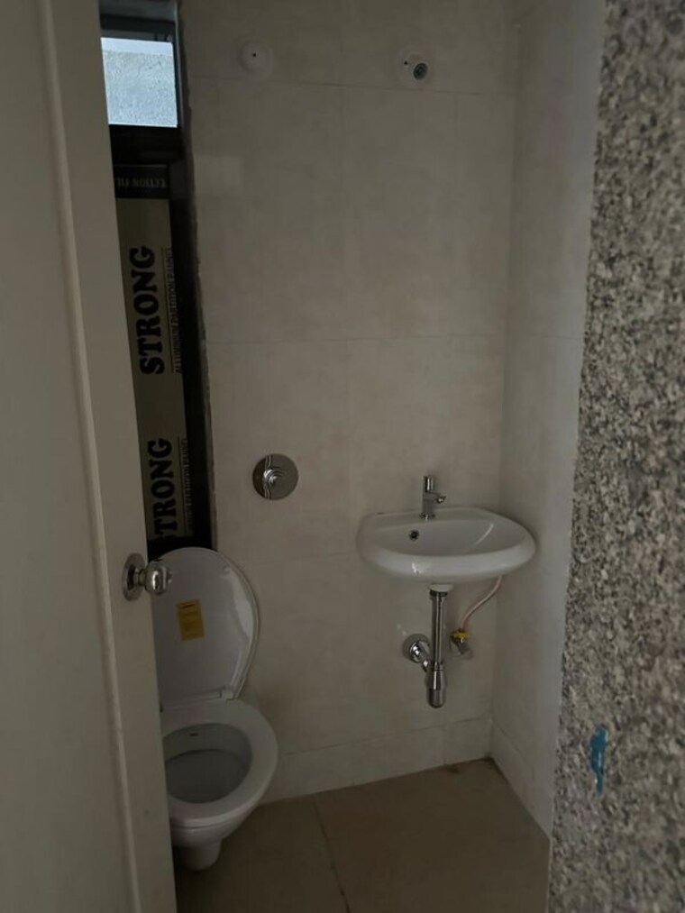 Bathroom, dadar east 1 Bedroom 460 Sq.Ft. Apartment In Dadar East Mumbai 9695970