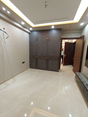 Room in 3 BHK Independent House at Sector 10a – for Rent