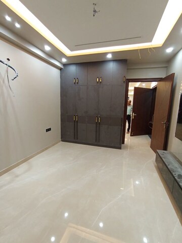 Room in 3 BHK Independent House at Sector 10a – for Rent