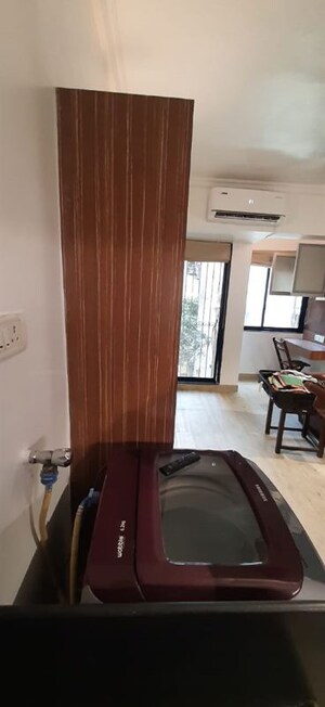Team Area in 1 BHK Apartment at Bandra West – for Rent