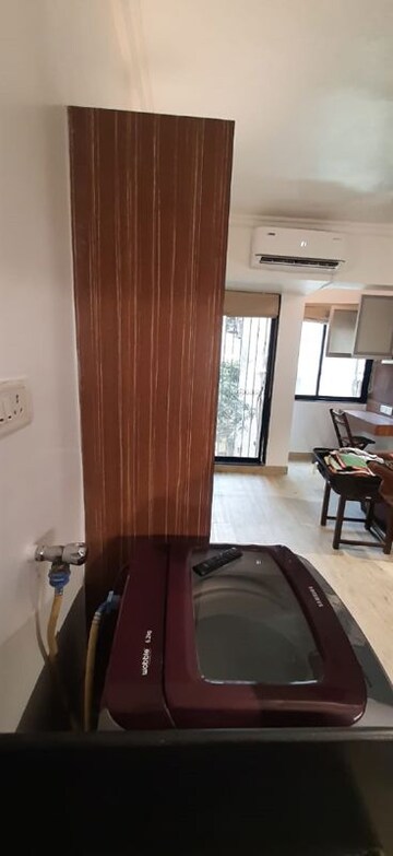 Team Area in 1 BHK Apartment at Bandra West – for Rent