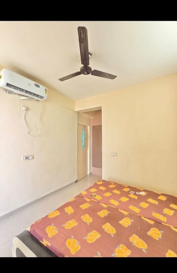 Room in 2 BHK Apartment at Suncity Avenue 102, Sector 102 – for Rent