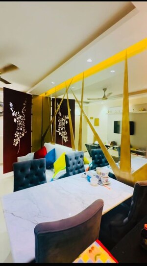 Team Area in 2 BHK Apartment at Suncity Avenue 102, Sector 102 – for Sale